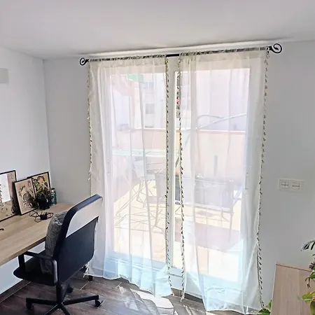 Habitacion Doble En Apartamento Reformado Con Terraza Double In Lovely With Terrace Homestay *
